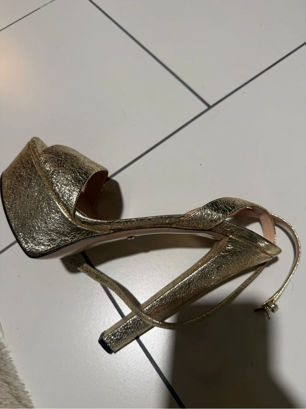 Gucci Gold Glitter Platform Ankle-Strap Heels very confortable!